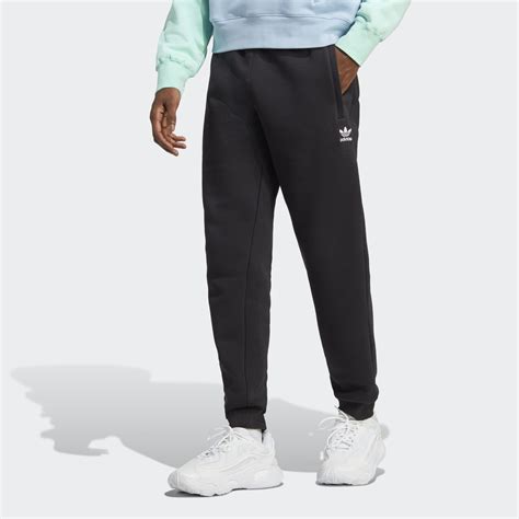 Adidas trefoil essentials